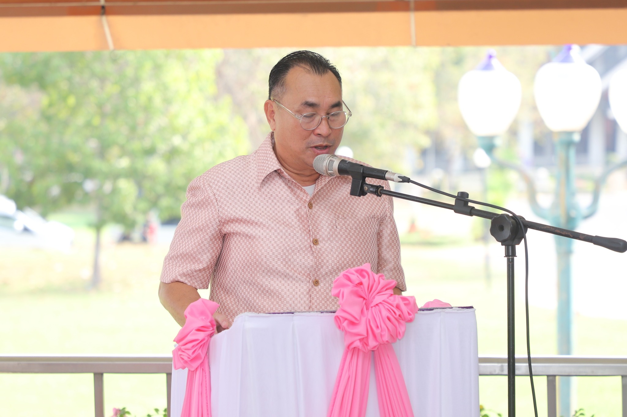 title - มากกว่าความรักระหว่างคู่ครอง คือความรักต่อปวงชน ส.ป.ก. จัดงาน “รักแห่งศิลป์ รักแห่งแผ่นดิน” พลังแห่งศิลปะที่เชื่อมโยงสถาบันและประชาชน